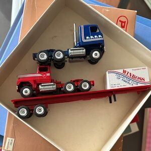 Winross Collector Series Red & Blue Toy Truck Set